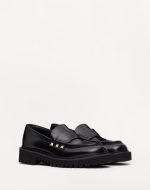 ROCKSTUD CALFSKIN LOAFER